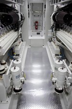 MISS CHECKERS 13 Engine Room