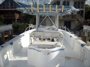 36 Twin Vee 2 Helm