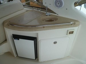 Regal 3860 Commodore 3 Cockpit wetbar w/Refrigerator
