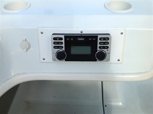 BAJA 202 ISLANDER 9 CLARION CD/SIRIUS MARINE RADIO