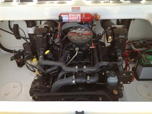 BAJA 202 ISLANDER 19 LARGE ENGINE COMPARTMENT