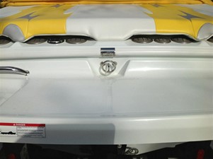BAJA 202 ISLANDER 24 Integrated Cooler Storage 