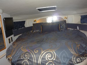 Miss Behavin 7 Forward Berth