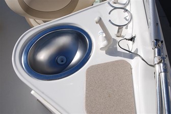 NauticStar 230 DC Sport Deck 16 