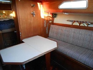 28 Ericson 9 DINETTE