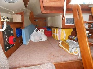 28 Ericson 12 LARGE QUARTER BERTH