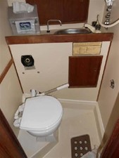 28 Ericson 13 NEW RARITAN MARINE TOILET W/NEW 25 GALLON HOLDING TANK