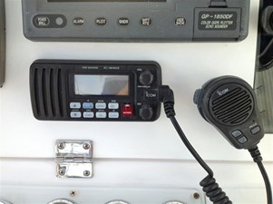 DONZI 35ZF 11 ICOM IC-M422 Marine VHF
