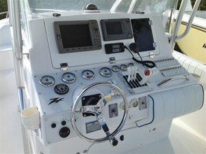 DONZI 35ZF 15 Helm Station