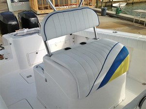 DONZI 35ZF 25 Rear Center Console Seating With Livewell & Storage