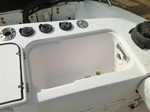 DONZI 35ZF 30 Transom 40-Gallon Livewell