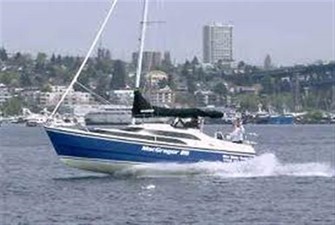 26 MacGregor 26M Sailboat 2010 16 Planing Hull provided by MacGregor