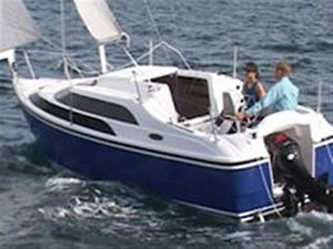 26 MacGregor 26M Sailboat 2010 17 Underway provided by MacGregor