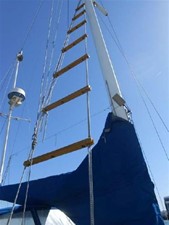 37' 1979 Irwin Center Cockpit 9 