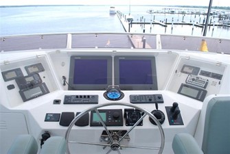 GRACE OF TIDES 30 Flybridge electronics