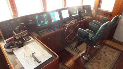 GRACE OF TIDES 46 Pilothouse helm