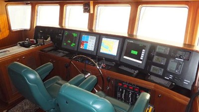 GRACE OF TIDES 49 Pilothouse helm