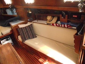 ANNIE LEE 17 Salon Starboard
