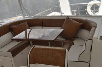 No Name 64 30 Flybridge Dinette