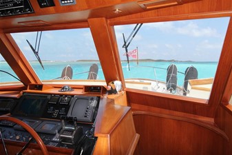 Sunny Days 25 Pilothouse Helm