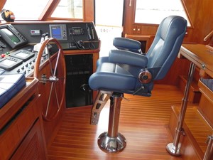 Sunny Days 26 Pilothouse Helm