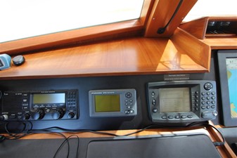 Sunny Days 32 Pilothouse Helm