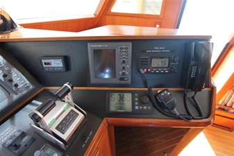Sunny Days 33 Pilothouse Helm