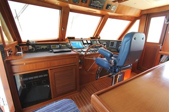 Sunny Days 38 Pilothouse Helm