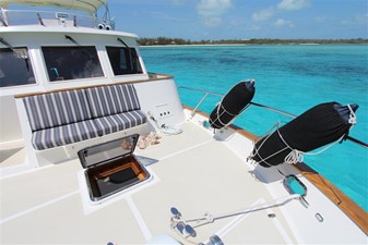 Sunny Days 90 Foredeck