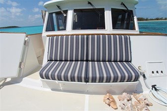 Sunny Days 93 Foredeck Seating