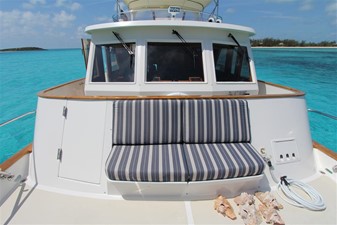Sunny Days 94 Foredeck Seating