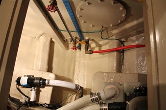Sunny Days 109 Engine Room