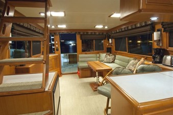 DIVERSION 8 Salon Looking Aft