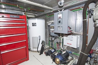 DIVERSION 22 Engine Room 4