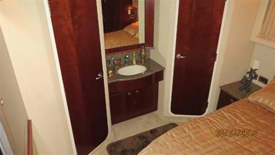 40 Motor Yacht 18 Master Cabin