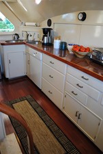 FLYING COLORS 6 Galley