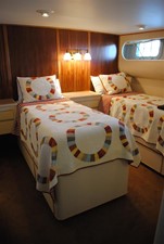 FLYING COLORS 12 Twin Guest Cabin