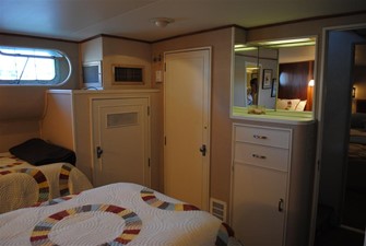 FLYING COLORS 13 Twin Guest Cabin Aft
