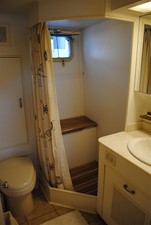 FLYING COLORS 14 Twin Guest Cabin Head