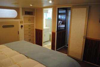 FLYING COLORS 16 Master Cabin Forward