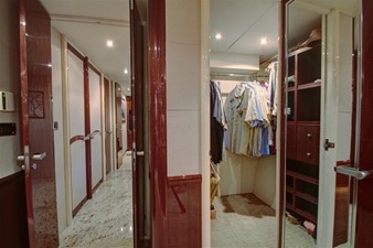 Passion 62 Master Walk-In Closet