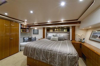 Conquest 17 Master Stateroom