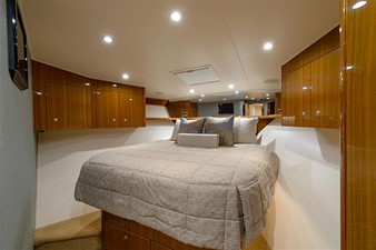Conquest 19 Forward Stateroom