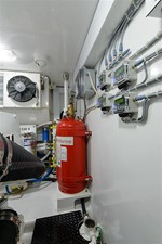 Conquest 39 Engine Room