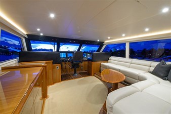 Conquest 32 Enclosed Flybridge