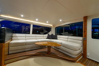 Conquest 33 Enclosed Flybridge