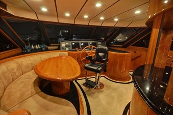 CRESCENDO 5 Pilothouse & Galley Settee