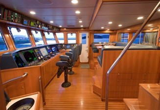 CADENZA 6 Pilothouse