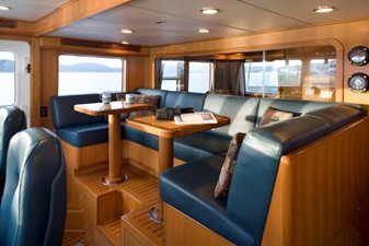 CADENZA 7 Pilothouse Settee