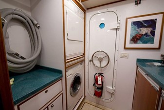 CADENZA 17 Laundry Room